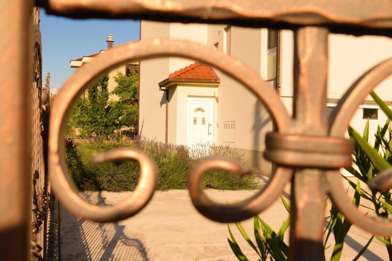 Apartments Villa Ornamenta Kaštela Zewnętrze zdjęcie